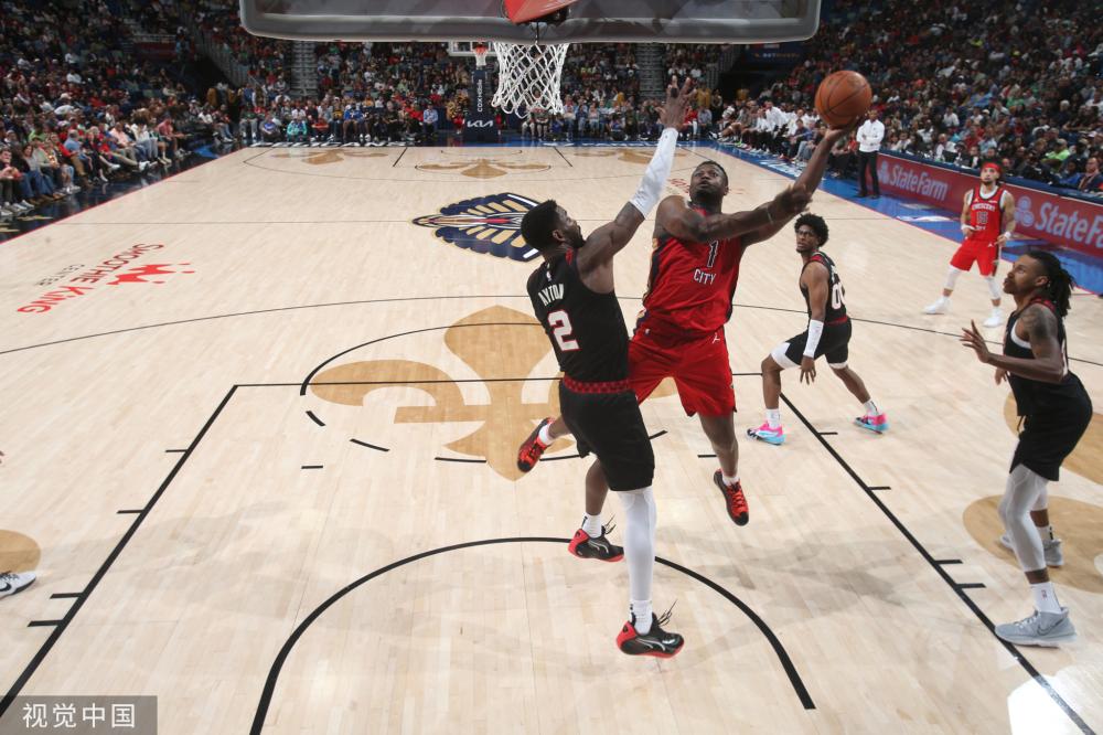 NBA：湖人队官宣送出拉塞尔换回芬尼-史密斯.