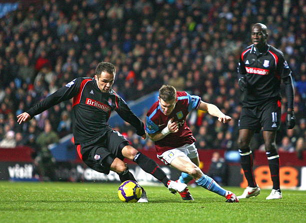 以驚險的姿 以驚險的姿