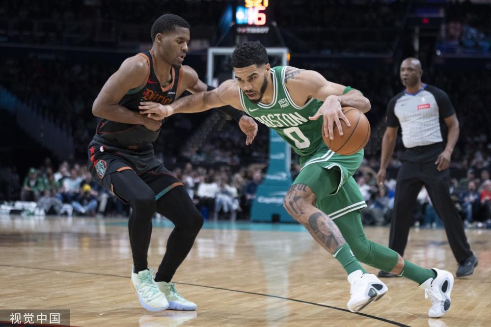 场上脱颖而 场上脱颖而